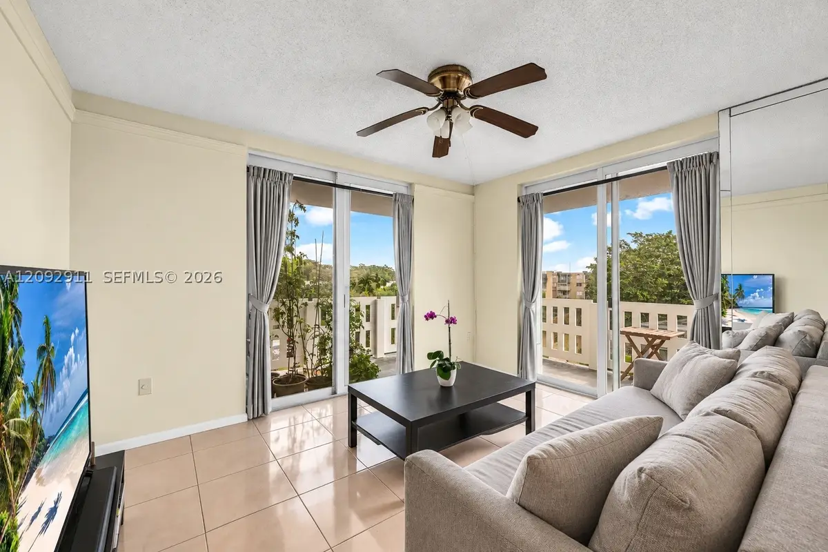 919 Hillcrest Dr #401, Hollywood, FL 33021 - #1