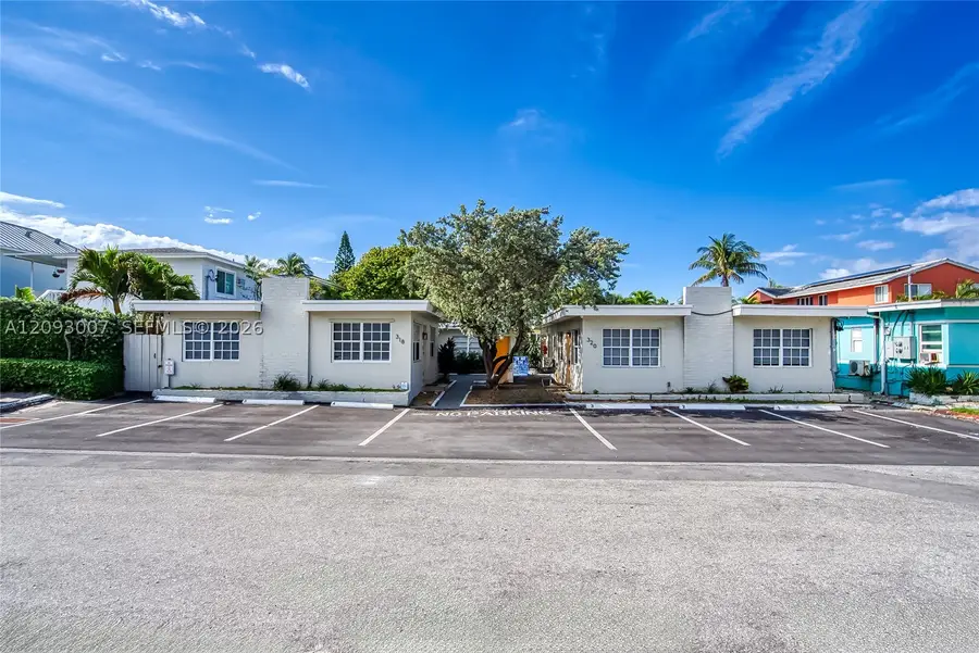 318 Walnut St, Hollywood, FL 33019 - #3