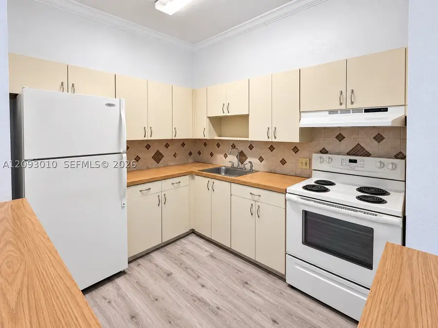 9731 Hammocks Blvd #204B, Miami, FL 33196 - #3