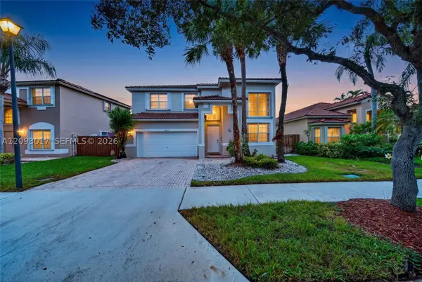 16424 Sapphire Pl, Weston, FL 33331
