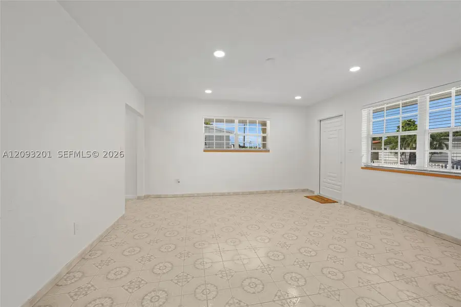 1250 W 34th St, Hialeah, FL 33012 - #3