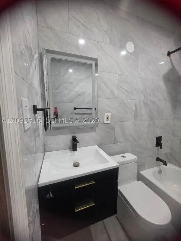 9624 NW 24, Miami, FL 33147