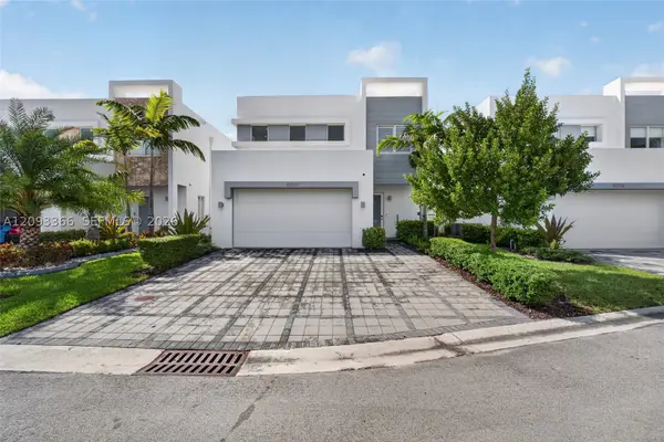 10370 NW 67th Ter, Doral, FL 33178