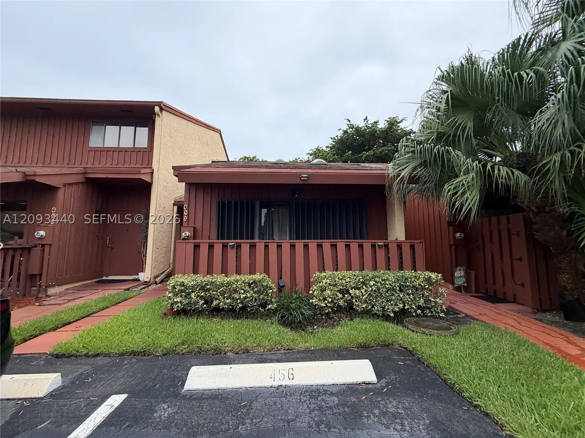 458 SE 11th Ter, Dania Beach, FL 33004 - #1
