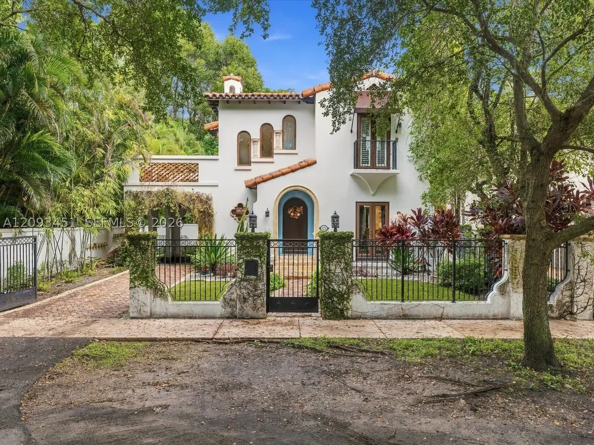 421 Sarto Ave, Coral Gables, FL 33134 - #1