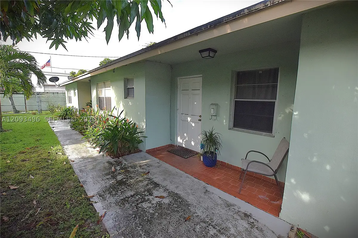 418 Conniston Rd, West Palm Beach, FL 33405 - #1