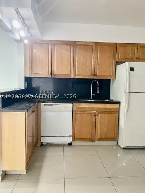 310 SW 10th Ter, Hallandale Beach, FL 33009