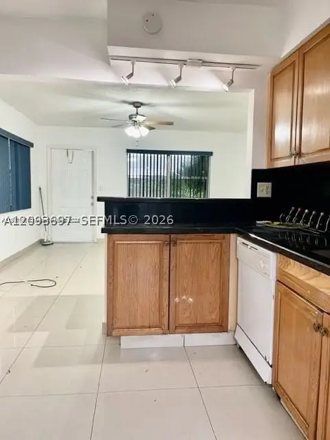 310 SW 10th Ter, Hallandale Beach, FL 33009 - #2