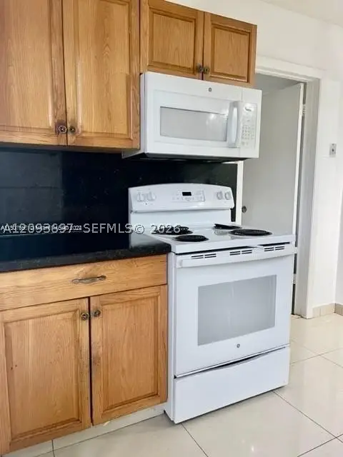 310 SW 10th Ter, Hallandale Beach, FL 33009 - #3