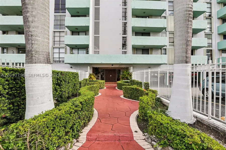 1825 W 44th Pl #208, Hialeah, FL 33012 - #2