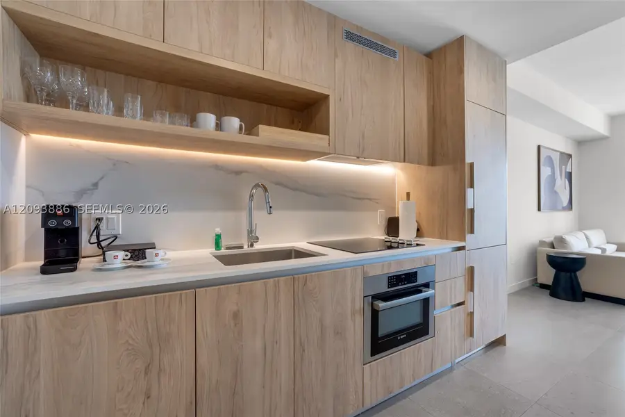 11 NE 6th St #2310, Miami, FL 33132 - #3