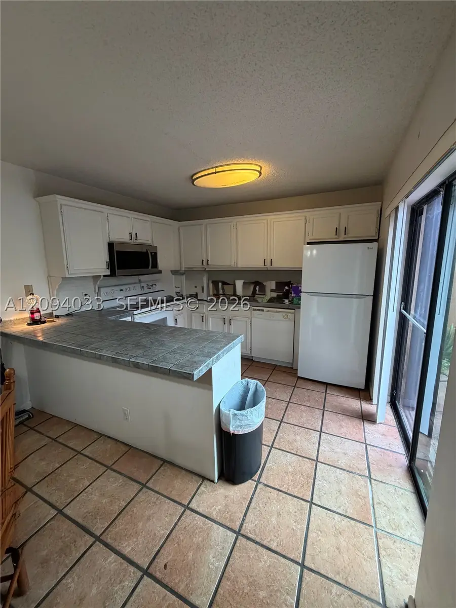 2564 Lakeview Ct, Cooper City, FL 33026 - #3