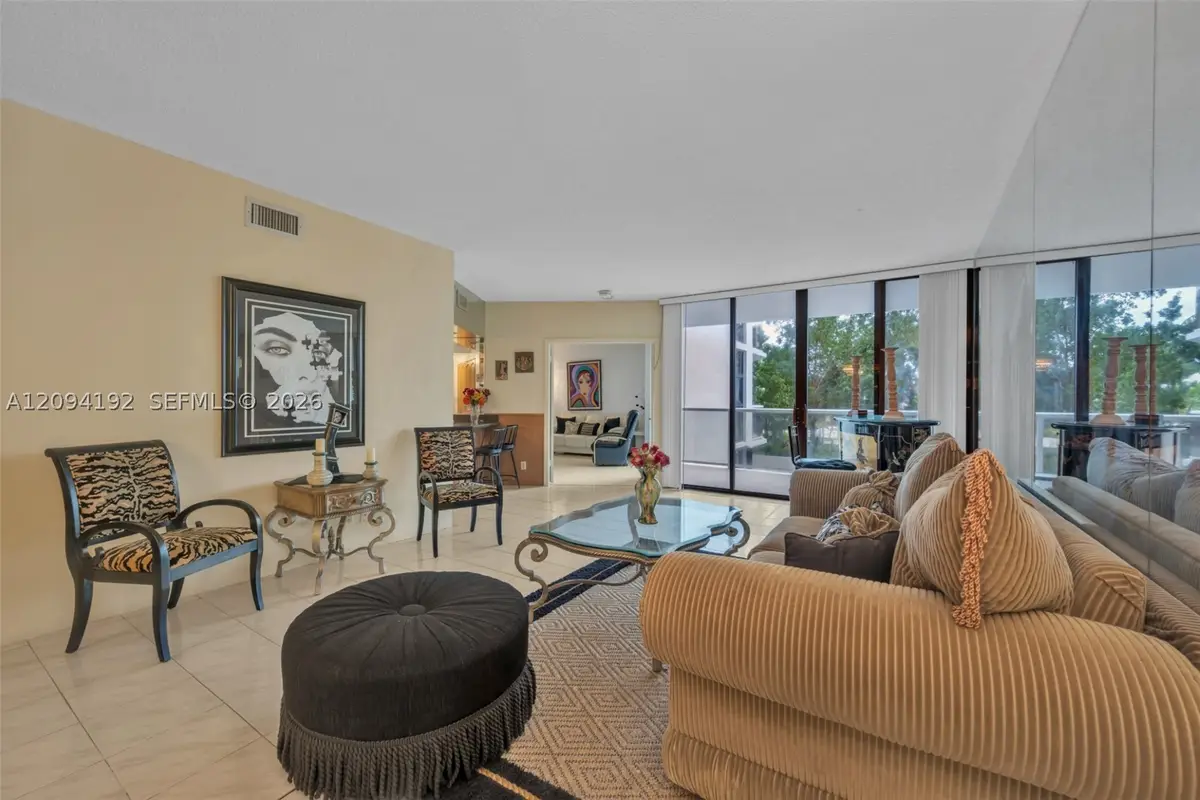 20281 E Country Club Dr #305, Aventura, FL 33180 - #1