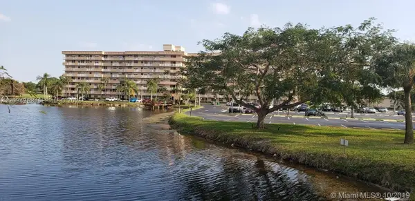 250 Jacaranda Dr #305, Plantation, FL 33324
