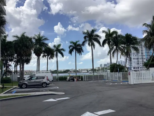 2801 NE 183rd St #111W, Aventura, FL 33160