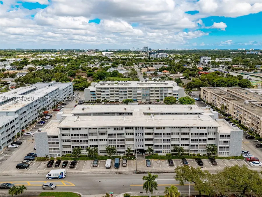 329 SE 3rd St #502P, Hallandale Beach, FL 33009 - #2