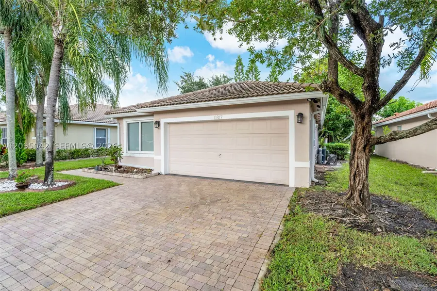 11817 SW 7th St, Pembroke Pines, FL 33025 - #2