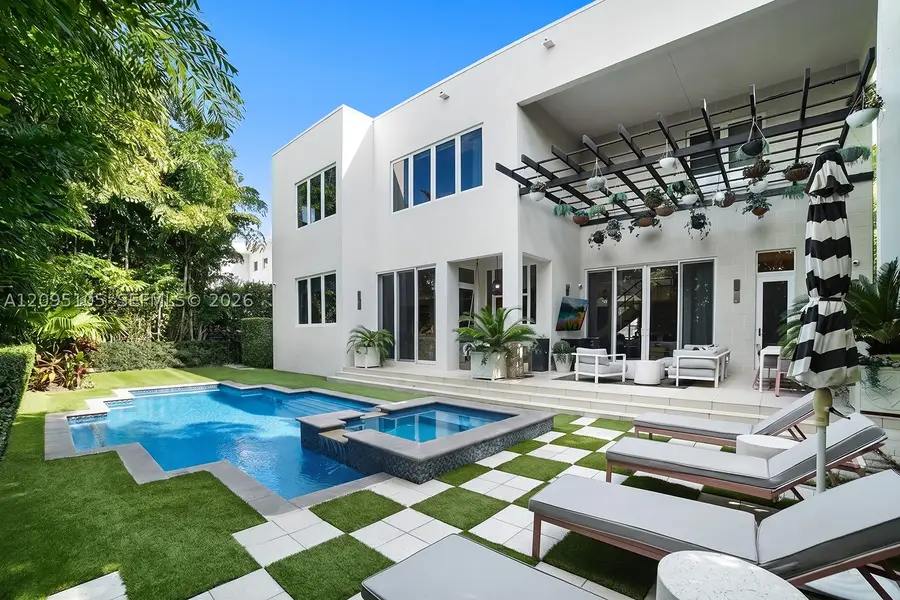 737 W 49th St, Miami Beach, FL 33140 - #2