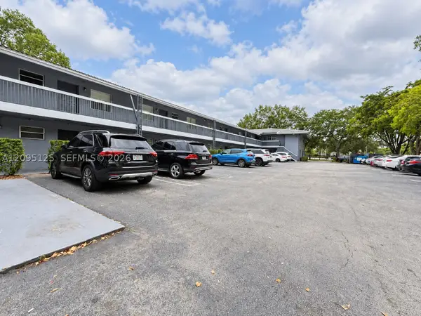 8982 W Sample Rd #204, Coral Springs, FL 33065