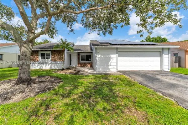 1661 N Goldeneye Ln, Homestead, FL 33035