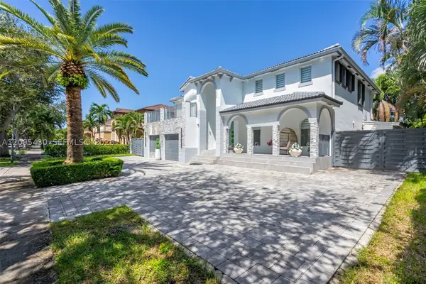 8441 NW 163rd Ter, Miami Lakes, FL 33016