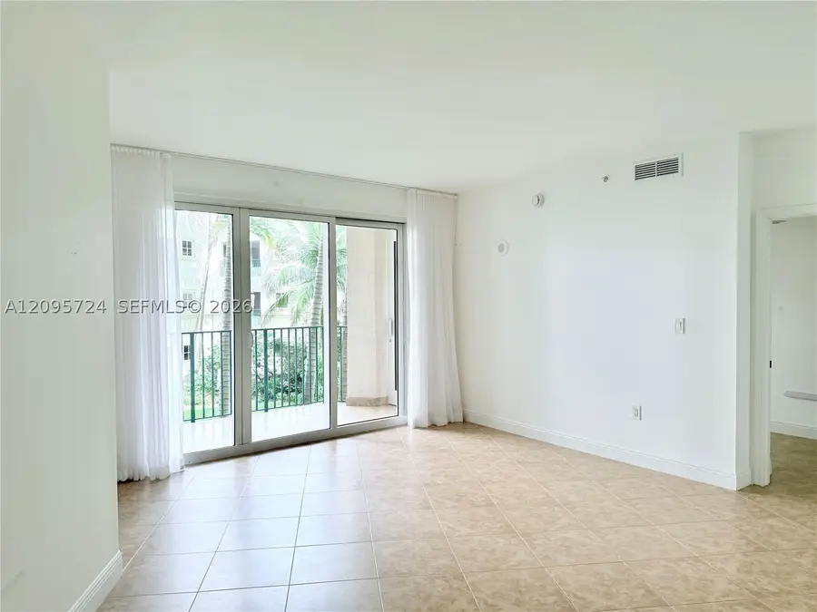 19900 E Country Club Dr #216, Aventura, FL 33180 - #3