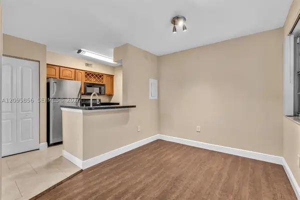 2850 N Oakland Forest Dr #208, Oakland Park, FL 33309