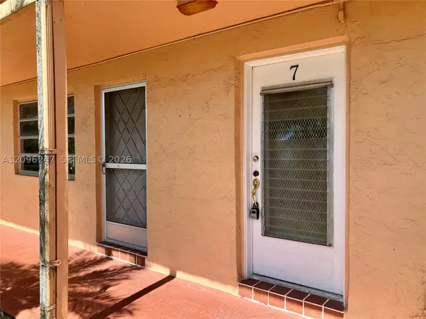 20275 NE 2nd Ave #7, Miami, FL 33179