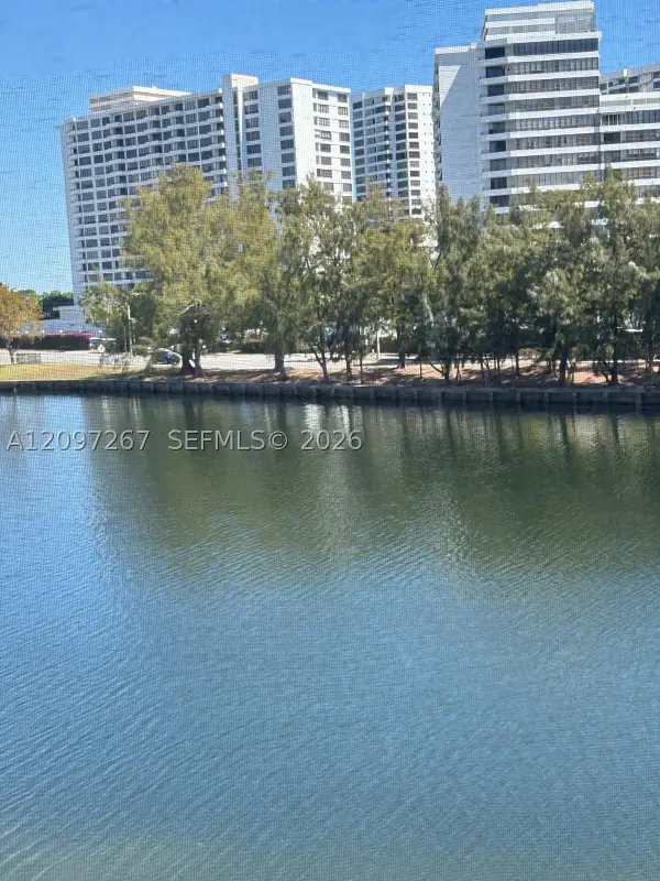 400 Diplomat Pkwy #308, Hallandale Beach, FL 33009