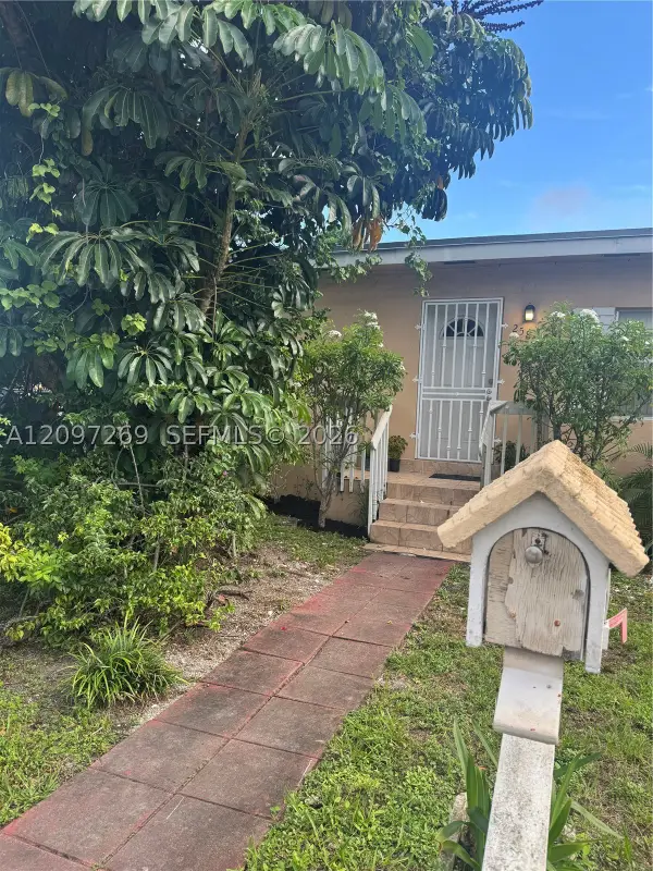 258 E 46th St, Hialeah, FL 33013