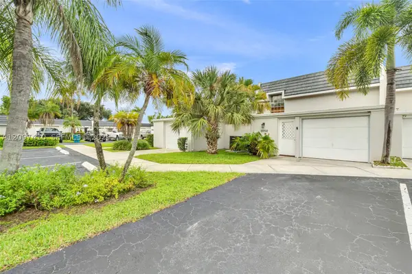 18958 Bobolink Dr, Hialeah, FL 33015