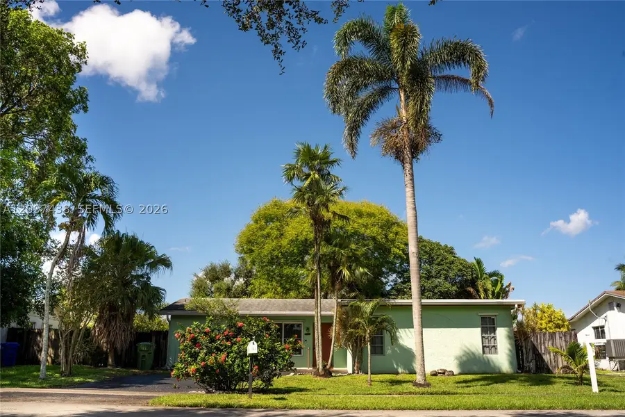 1010 NW 93rd Ter, Pembroke Pines, FL 33024 - #2