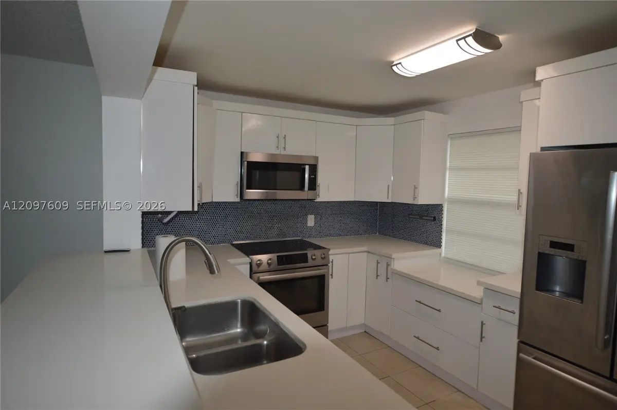 425 SE 11th Ter #403, Dania Beach, FL 33004 - #1
