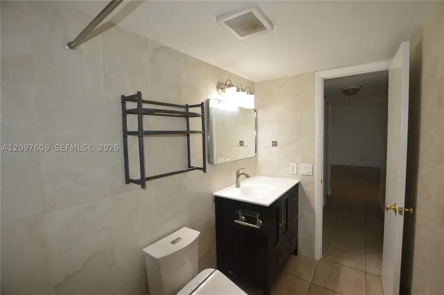425 SE 11th Ter #403, Dania Beach, FL 33004 - #2
