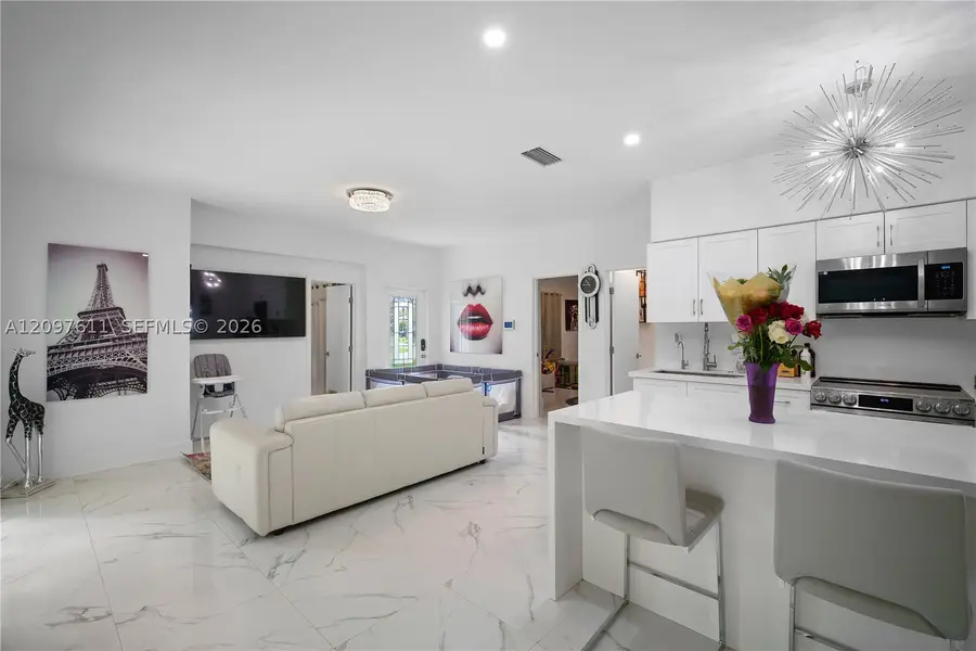 925 NE 4th St, Hallandale Beach, FL 33009 - #2