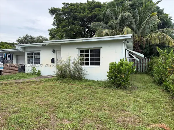 2703 Hayes St, Hollywood, FL 33020