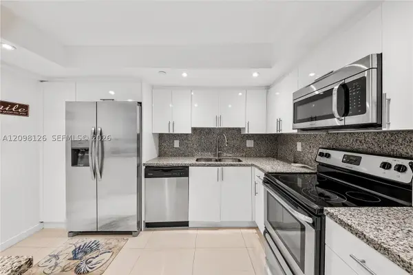 1000 Quayside Ter #1103, Miami, FL 33138