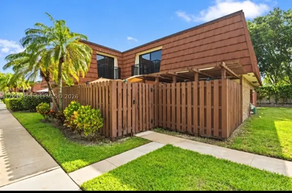 806 SW 119th Way, Davie, FL 33325