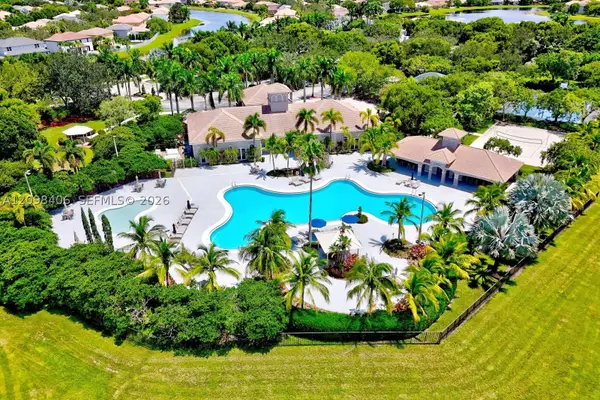 19548 S Whitewater Ave, Weston, FL 33332