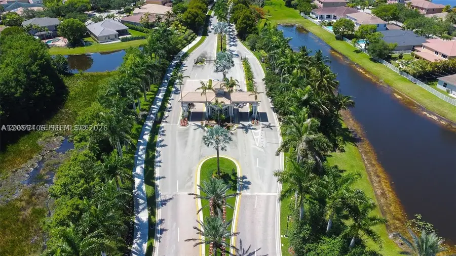 19548 S Whitewater Ave, Weston, FL 33332 - #3