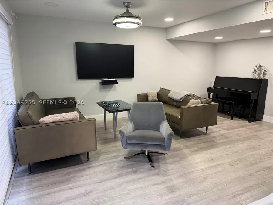 3331 Farragut St #8D, Hollywood, FL 33021 - #3