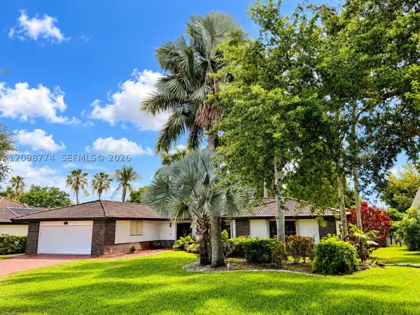 19265 E Saint Andrews Dr, Hialeah, FL 33015