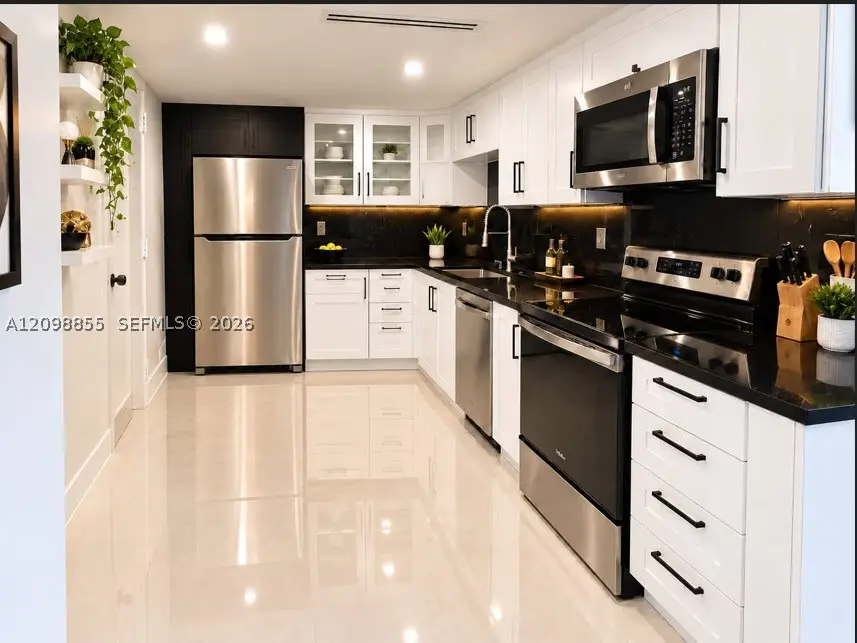 300 Bayview Dr #PH11, Sunny Isles Beach, FL 33160 - #3