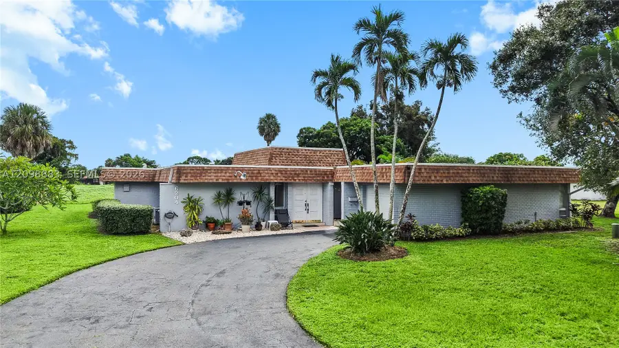 6204 Jacaranda Cir, Tamarac, FL 33319 - #3