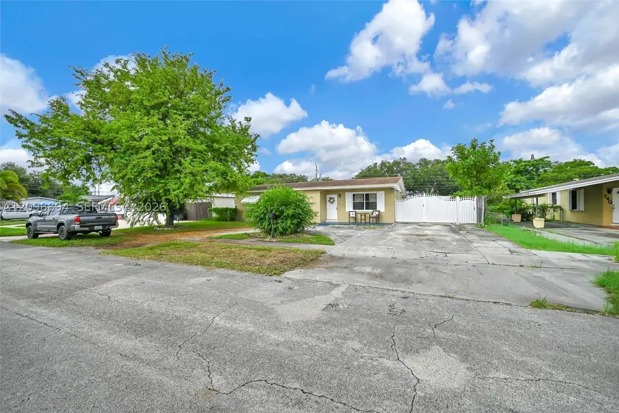 230 N 67th Ave, Hollywood, FL 33024 - #2