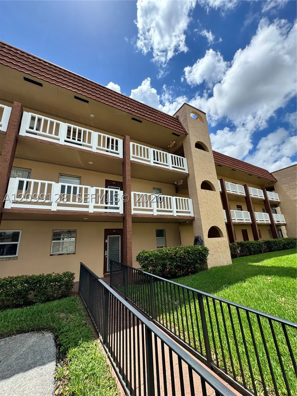 9041 Sunrise Lakes Blvd #110, Sunrise, FL 33322 - #1