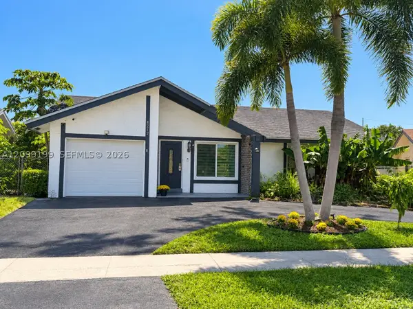 8212 SW 13th St, North Lauderdale, FL 33068