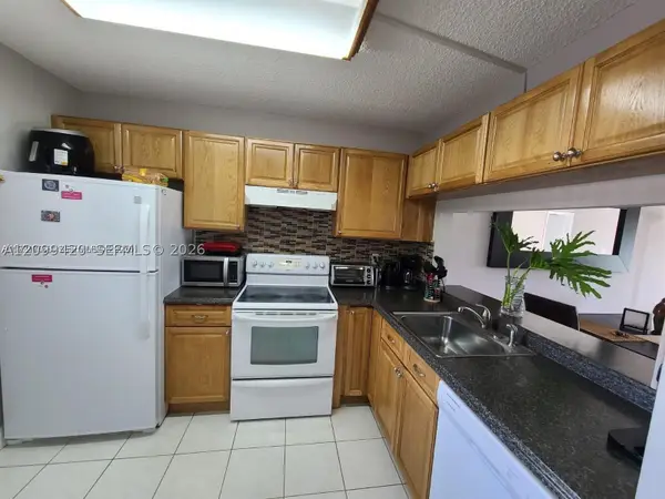 165 NW 93rd Ave #102, Pembroke Pines, FL 33024