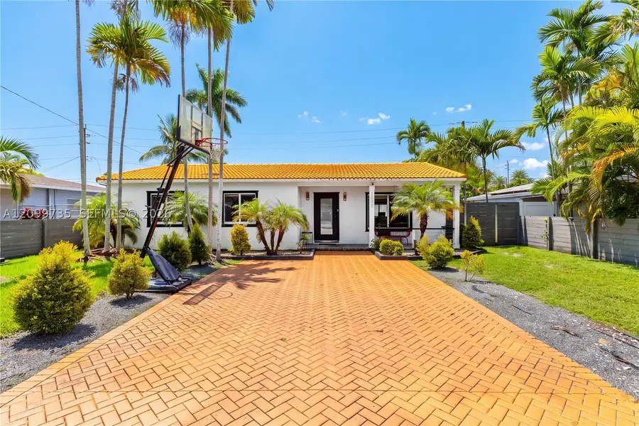 1008 Moffett St, Hallandale Beach, FL 33009 - #2