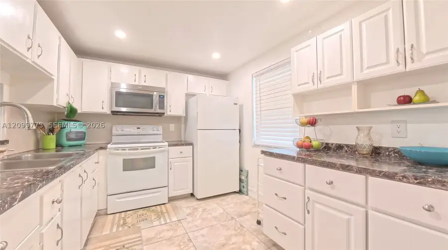 311 SE 3rd St #209, Dania Beach, FL 33004 - #2